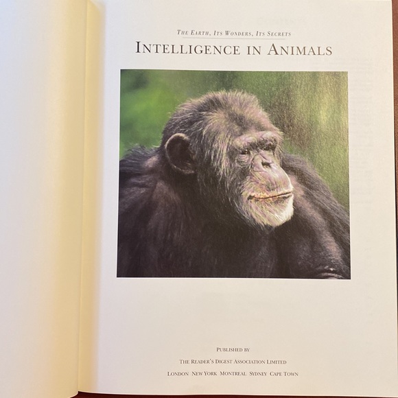 Books:Scholastic Encyclopedia ANIMALS & Reader’s Digest INTELLIGENCE IN ANIMALS - Picture 3 of 16
